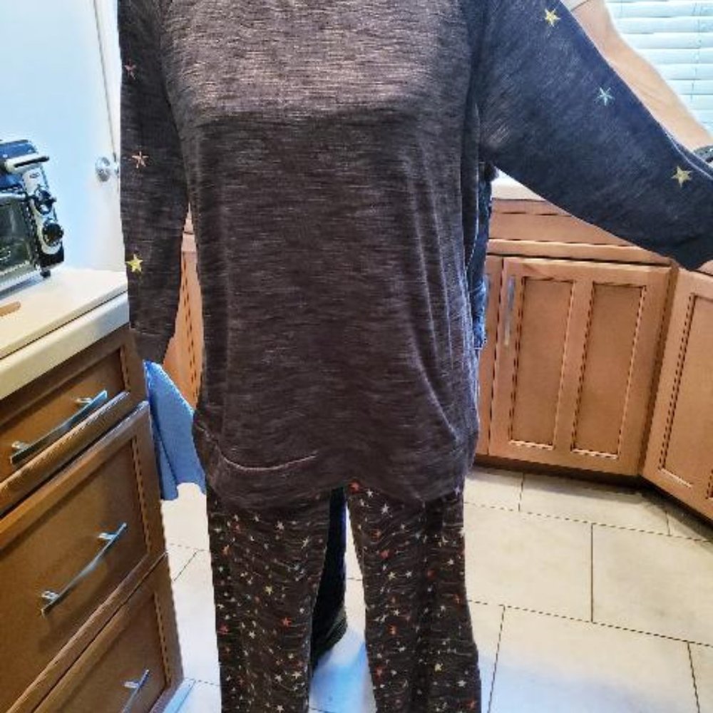 NWOT Secret Treasures pajama set, heathered charcoal with stars, size L (12-14)